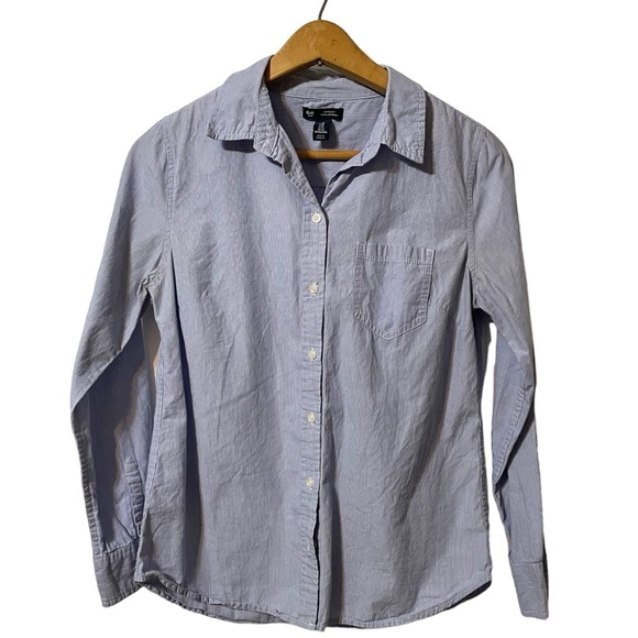 Bundle of Tommy Hilfiger, Gap and Riders by Lee Women’s Button-up shirts. - Picture 2 of 13
